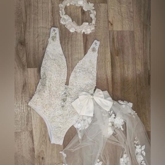 NEW MBC bride/bridal Lace embellished Bodysuit/bikini with Veil & accessoriesS/M